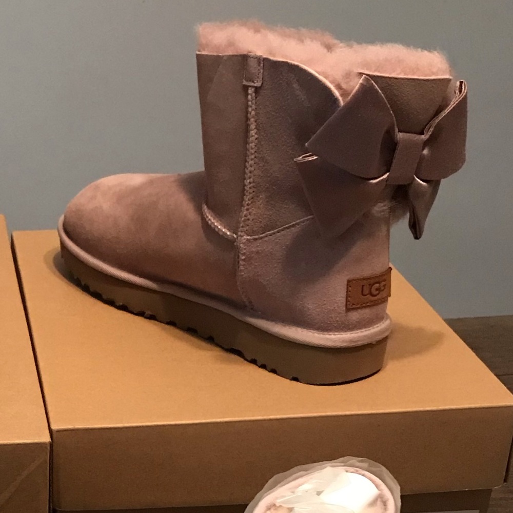 Size 9 new mini fluff bling boot with box